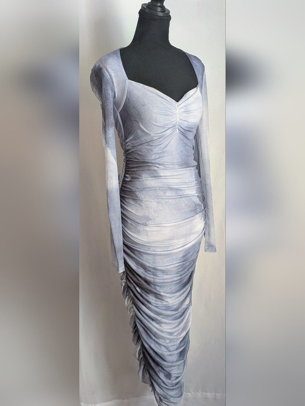 NWT Express Blue Print Mesh Sweetheart Neckline Ruched Midi Dress Size S